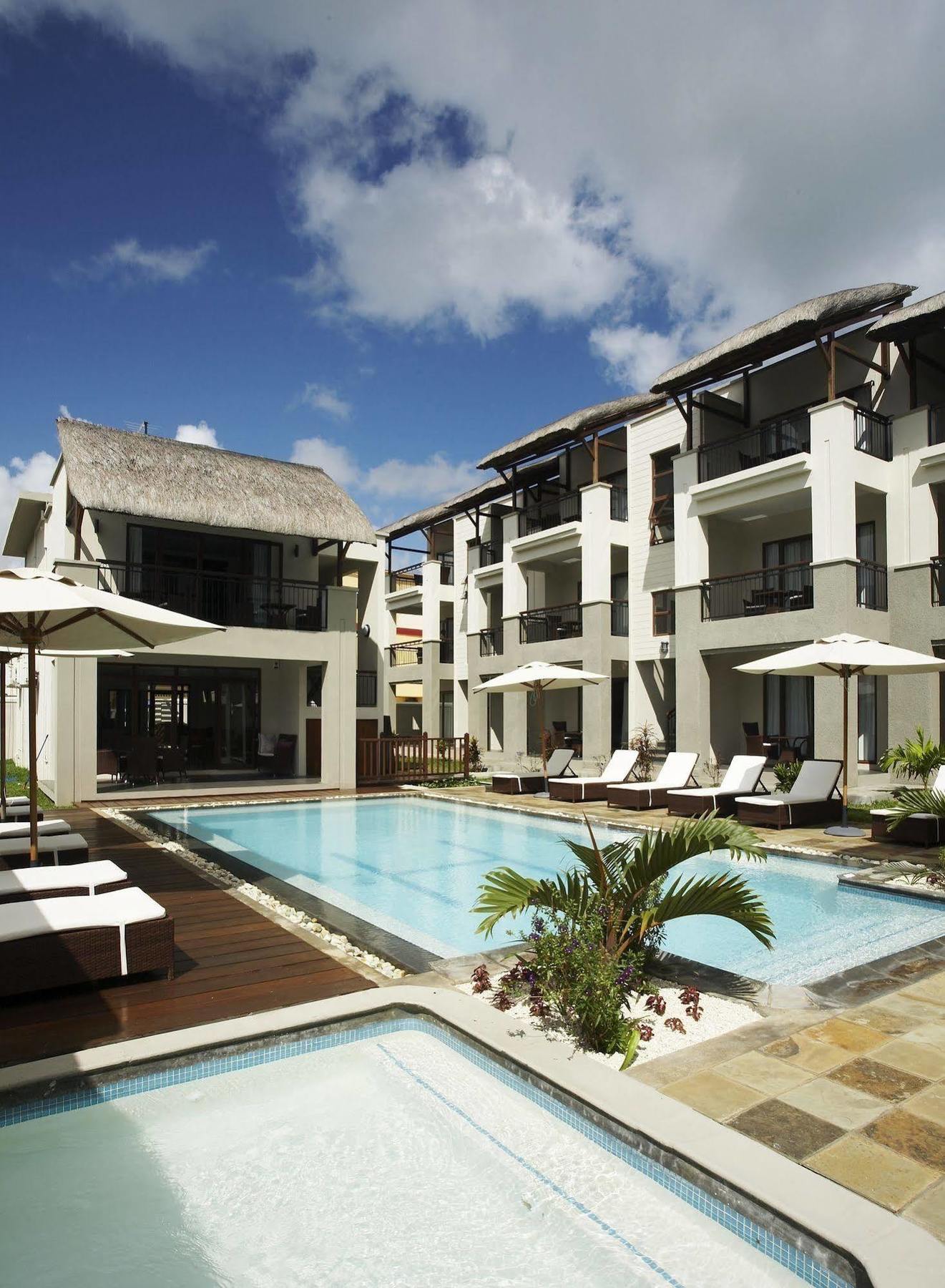Grand Bay Suites Exterior photo
