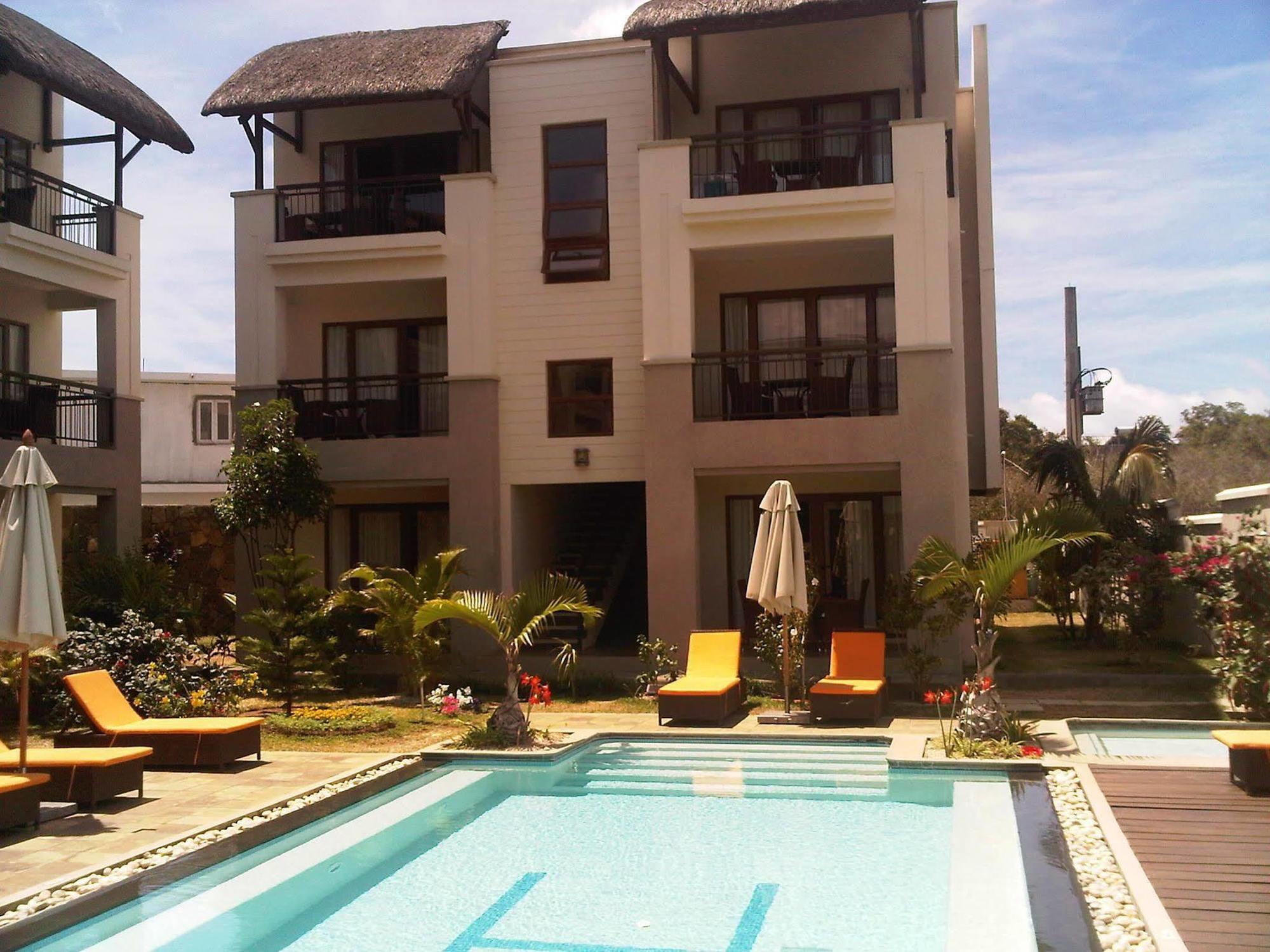 Grand Bay Suites Exterior photo